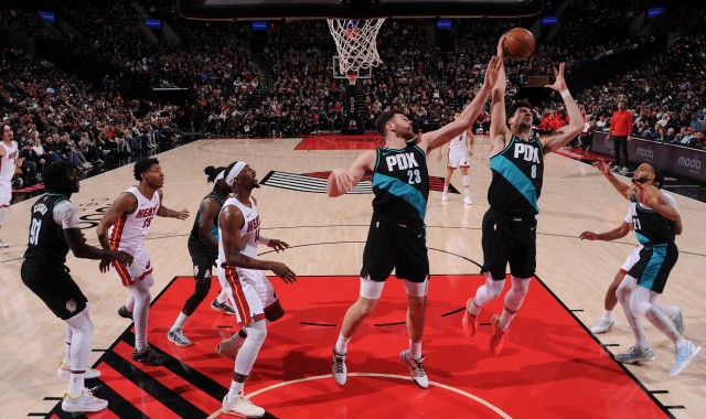 开云体育官网-阿夫迪亚伤退杨瀚森未登场 开拓者力克热火收获四连胜