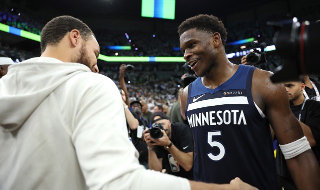 kaiyun.com-爱德华兹：库里是我兄弟&amp;我爱他的一切 他是最伟大控卫 不太懂rap