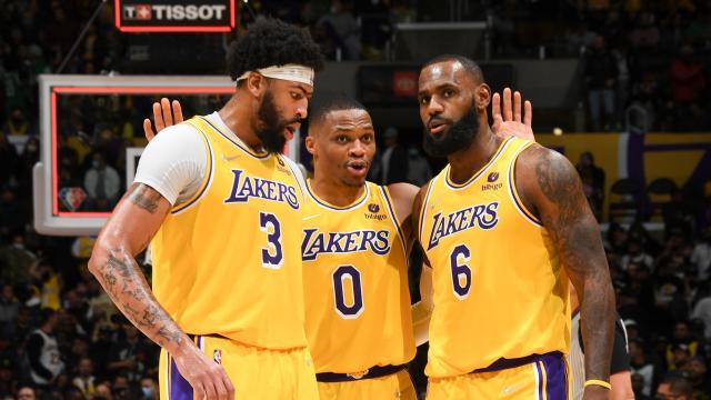 1651152126718088025.jpg lakers-trio012722.jpg